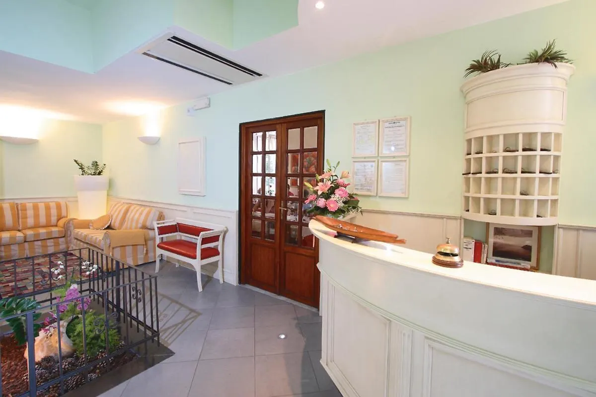 Hotel Villa Bianca Laigueglia 2*,