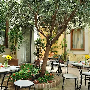 https://relais-le-clarisse.it-romehotels.com